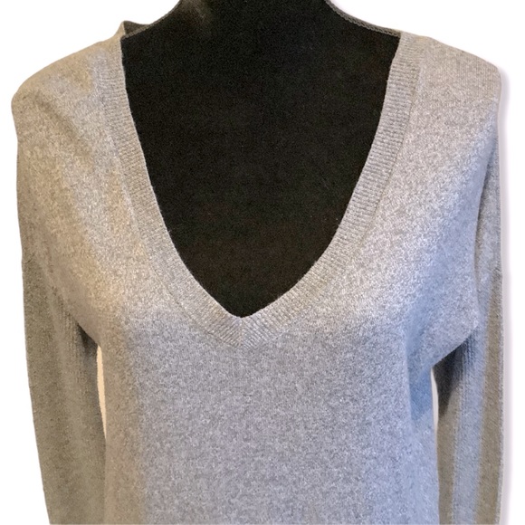 American Eagle Outfitters Sweaters - American Eagle Outfitters Tight knit Grey Sweater